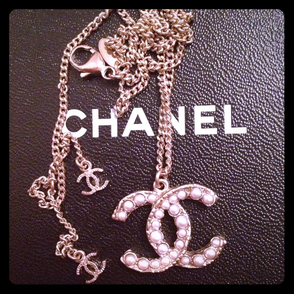 Reversible Chanel necklace