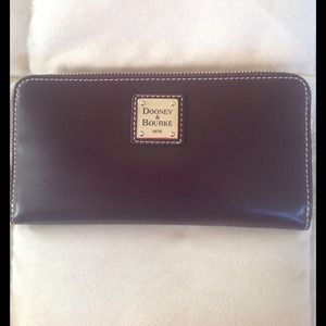 Dooney and Bourke Authenic Leather Wallet NEW