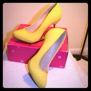 Bright yellow stiletto pump with gold spiked heel
