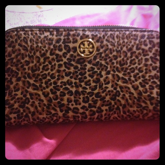 Tory burch leopard wallet