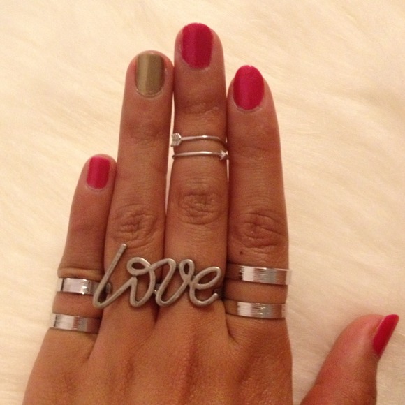 Bundle of 4 Fabulous Silver Rings - Picture 2 of 2