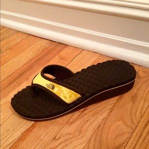Bundle Aerosoles Loafers&The North Face Flip Flops