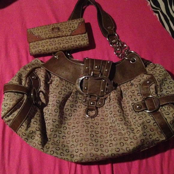 🚫sold🚫Reduced*GUESS Matching purse and wallet