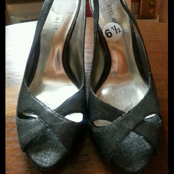 New Nine West platform slingbacks