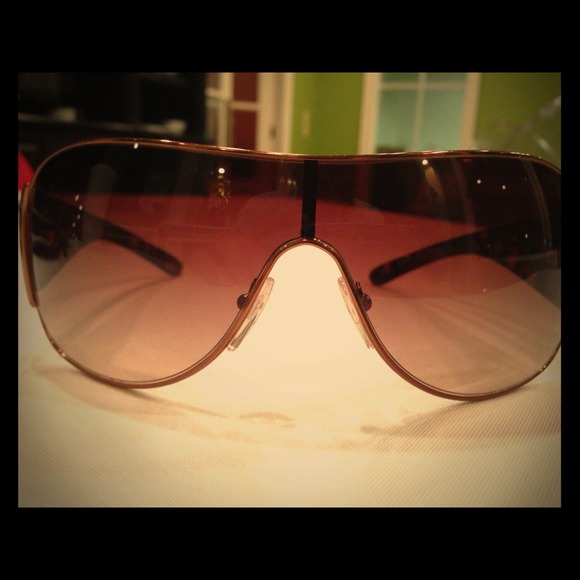 New condition Designer Prada sunglasses!