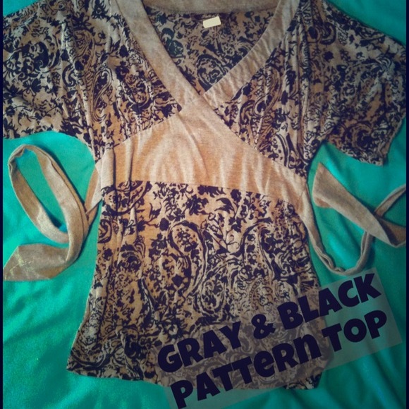 •SOLD• Gray & Black Pattern Top