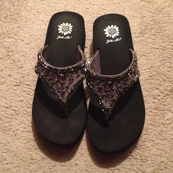 Sparkly black yellow box flip flops