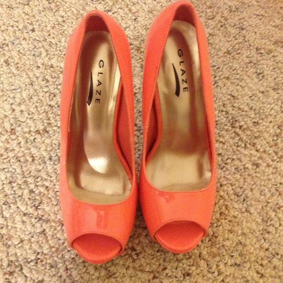 Coral pumps! So beautiful. iPhone 4 case bundle