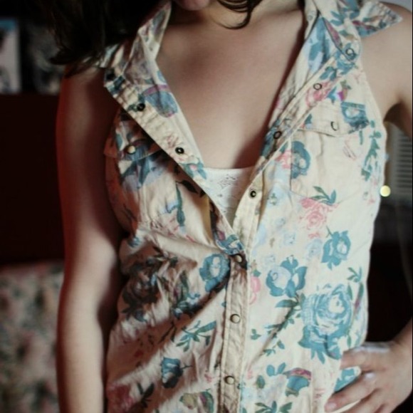 Button-up collared floral blouse