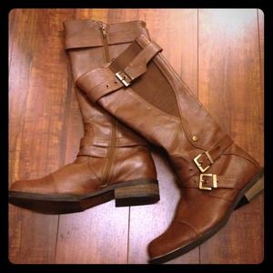 Reserved! @leanneholmes5 Brown boots