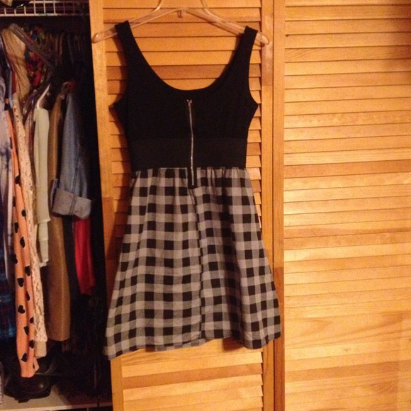 Dress - Picture 2 of 3