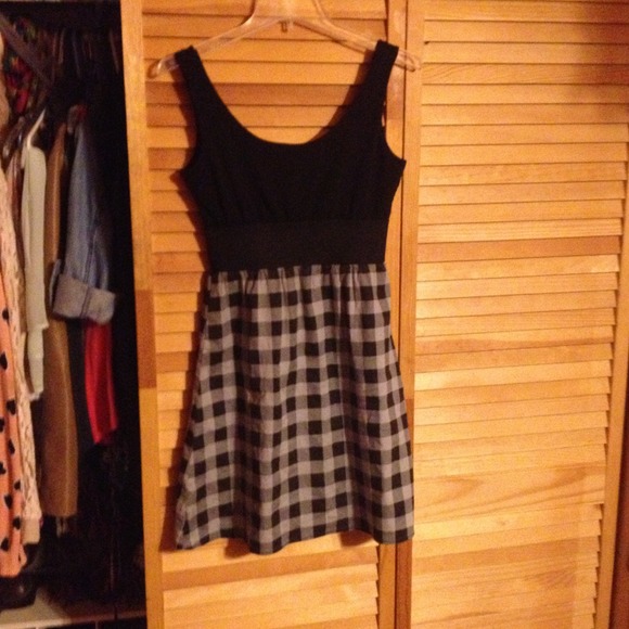 Dress - Picture 3 of 3