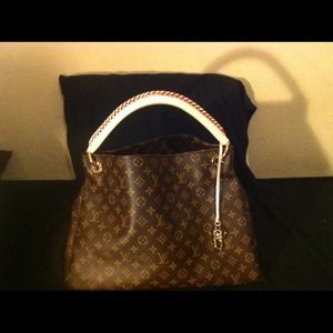 Inspired Louis Vuitton MM Artsy bag