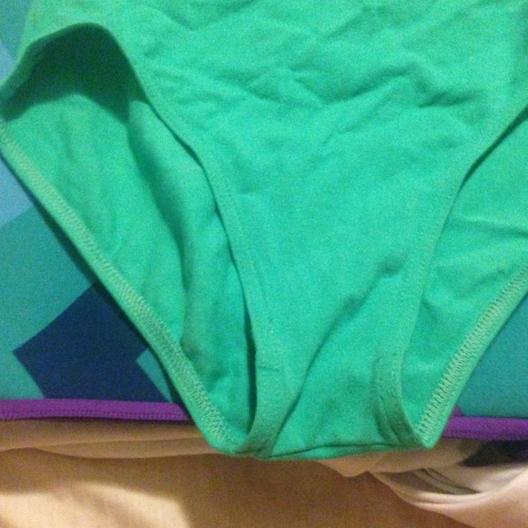 PRICE DROP-Capezio M leotard - Picture 2 of 4