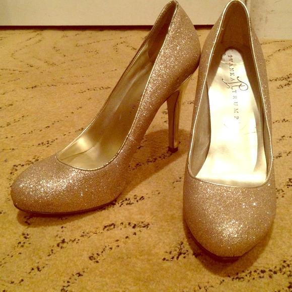 Sparkly gold pumps