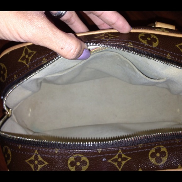 🚫SOLD🚫  AUTH Louis Vuitton Manhattan PM - Picture 2 of 4