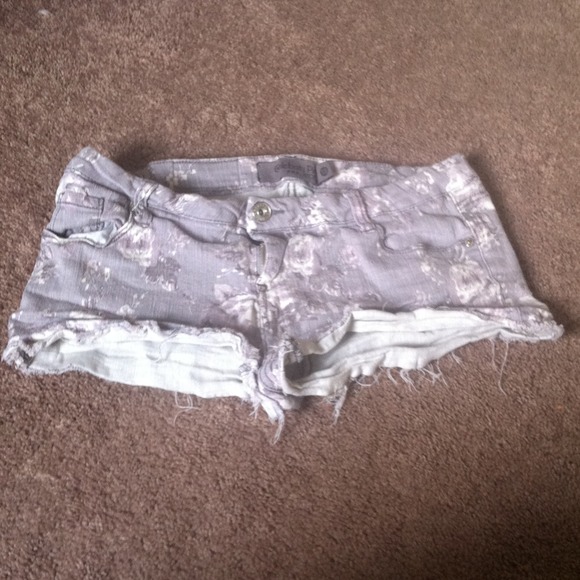 Cuteeeee Floral pattern jean shorts - Picture 5 of 5