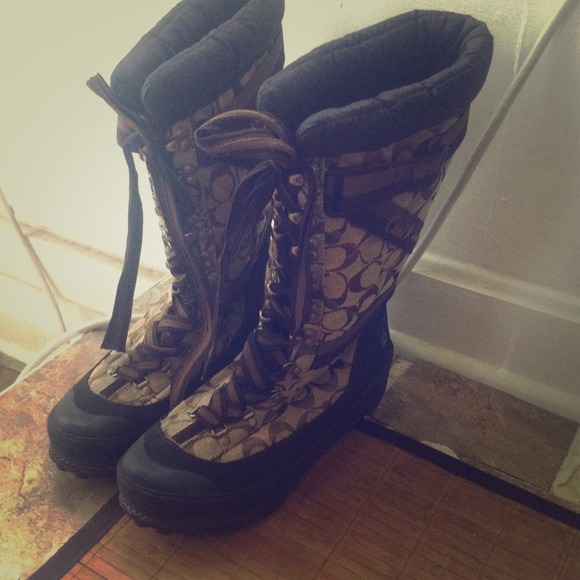 Coach brown snow boots. Size 9.5.