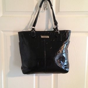 Patent leather authentic COACH PURSE