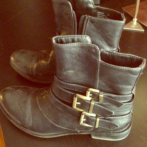 Super cute black with gold buckle booties!