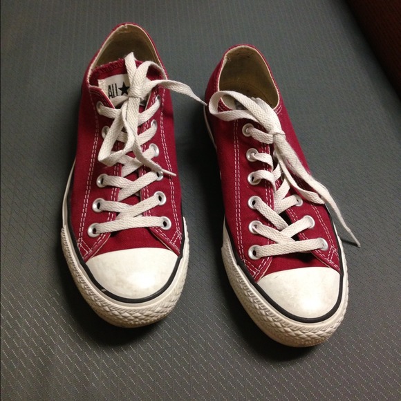 Converse w/ box! - Picture 1 of 3
