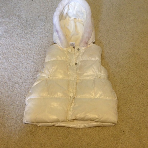 ⭕️Sold in bundle⭕️White baby vest