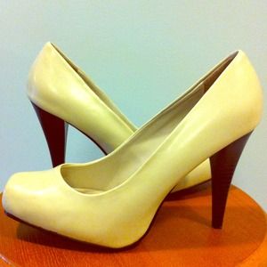 Dark/Cream colored Heels