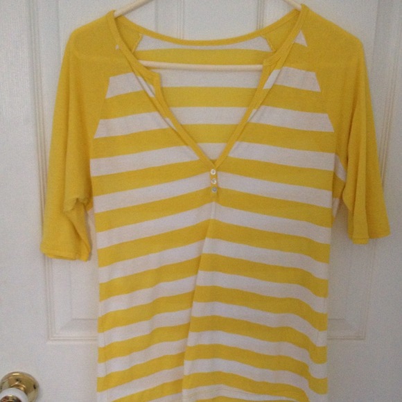 Yellow stiped baseball tee