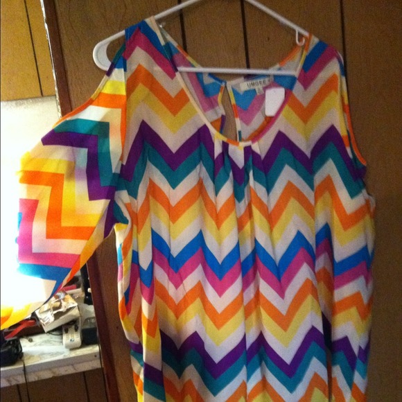 Tops - Xl chevron top **no trades**