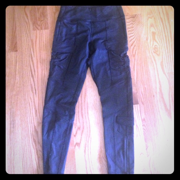 🚫🚫Lululemon denim like crop leggings SOLD!!!!!🚫