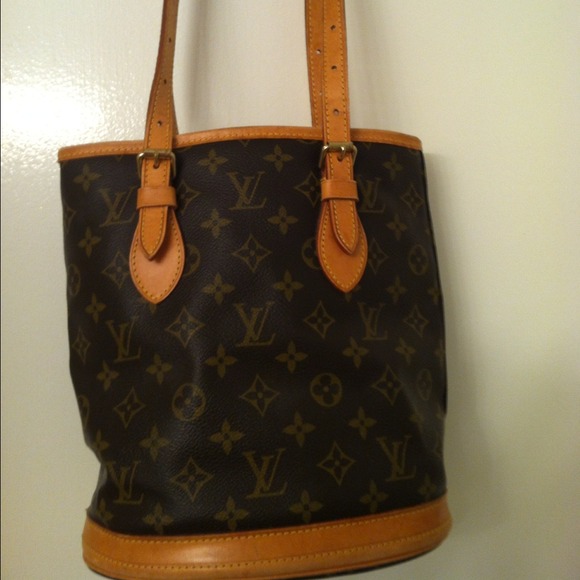 *JUST REDUCED*** Authentic Louis Vuitton Bucket
