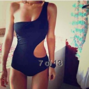 One shoulder swimsuit