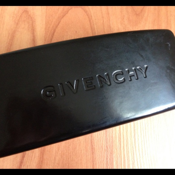 *** SOLD *** Brown Givenchy sunglasses - Picture 2 of 4