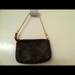 Authentic Louis Vuitton pochette