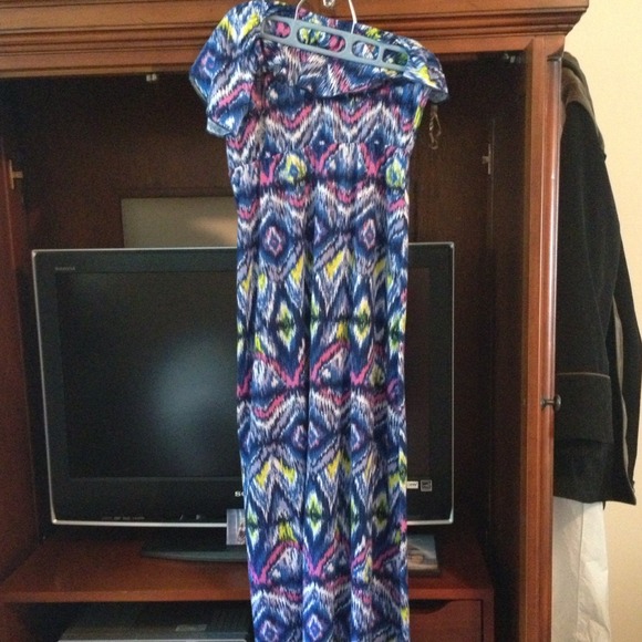 Dresses & Skirts - Beautiful one shoulder maxi dress