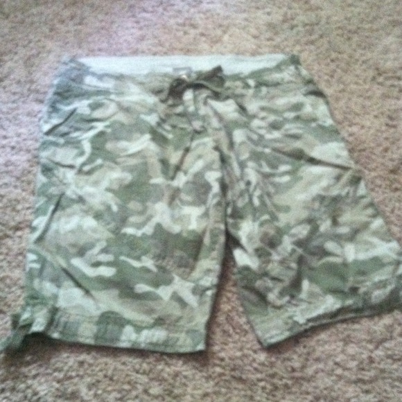 Nike ladies camo Bermudas!