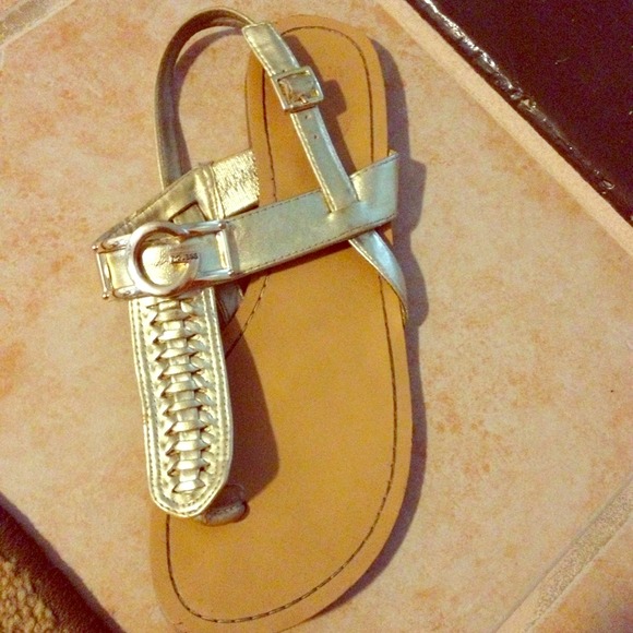 Gold Guess - Picture 1 of 1