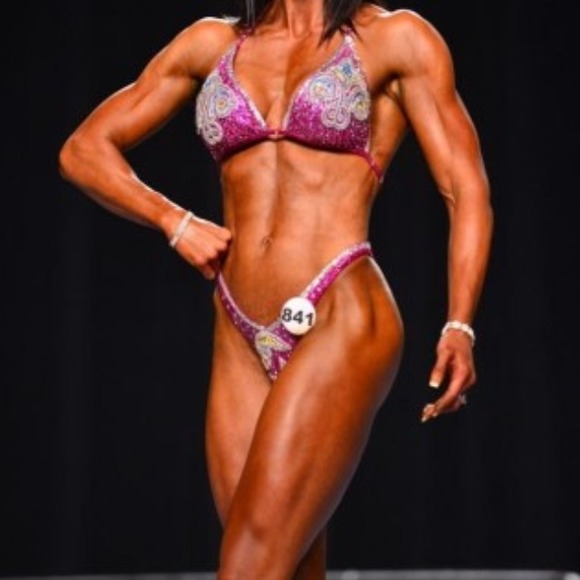Sold on EBAY Tall Girl figure / physique com - Picture 1 of 2