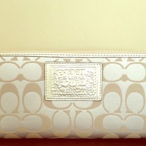 Coach Daisy Signature Zip Around Wallet