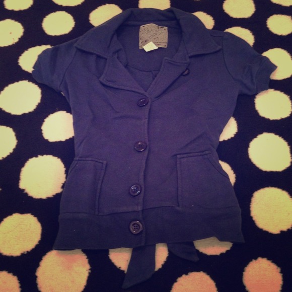 Short sleeved jacket.
