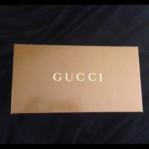 **SOLD**Purple patent Gucci signature loafer. - Picture 3 of 4