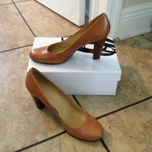 Bundled for @kieras_mommy-Black & Camel Heels