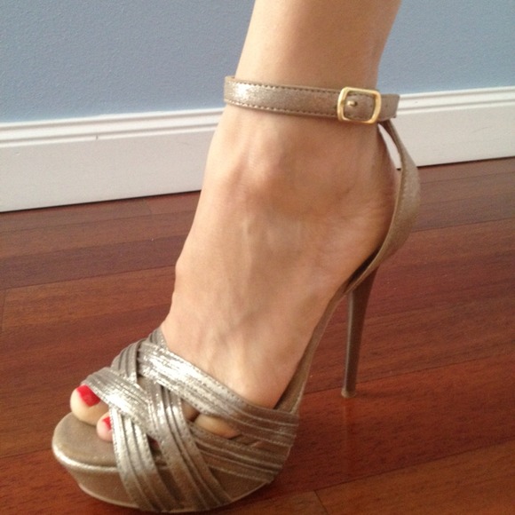 Metallic Gold Stiletto Platform Heels {size 6} - Picture 3 of 3
