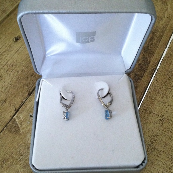 Blue Topaz Sterling Silver Earrings - new in box - Picture 2 of 4
