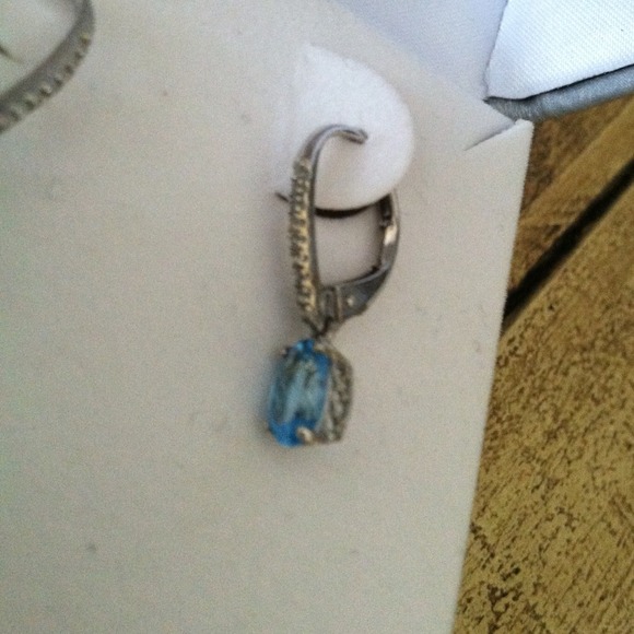 Blue Topaz Sterling Silver Earrings - new in box - Picture 4 of 4