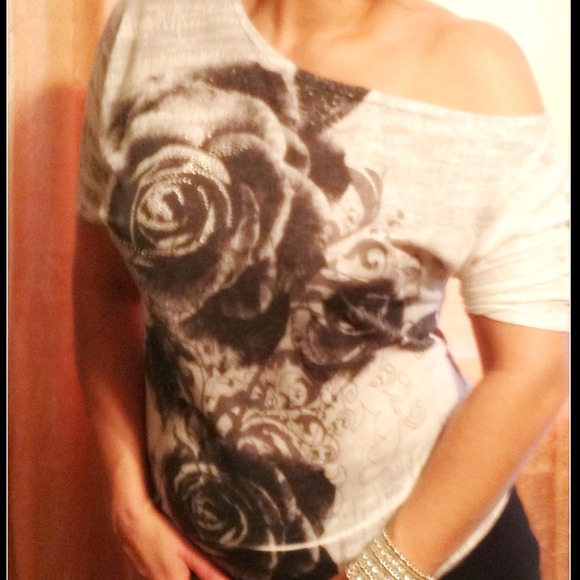 Black and white rose top