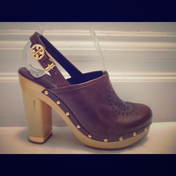 TORY BURCH Brayden brown leather logo clogs