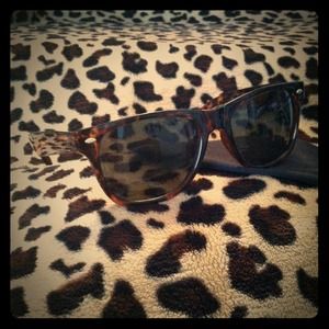 🚫🚫HOLD🚫🚫Tortoise shell wayfarers- polarized