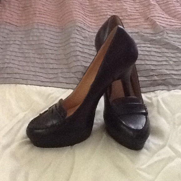 Shoes - Picture 2 of 3