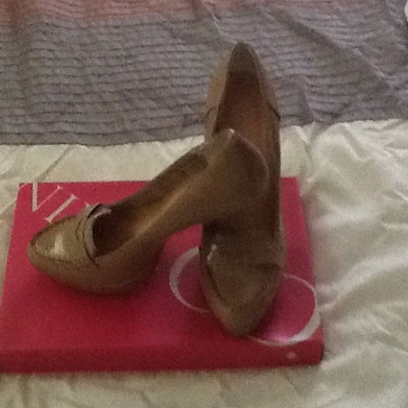 Pumps - Picture 2 of 2